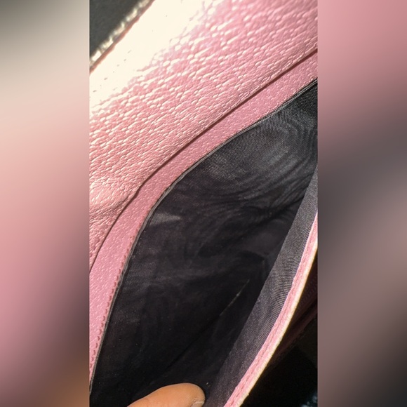 Authentic Gucci Wallet with Pink interior - Picture 3 of 7